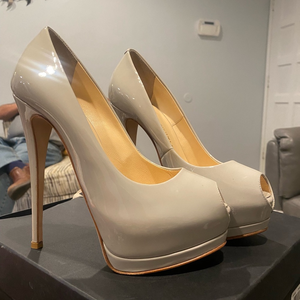 Giuseppe Zanotti Cream Patent Leather Peep-Toe Pumps